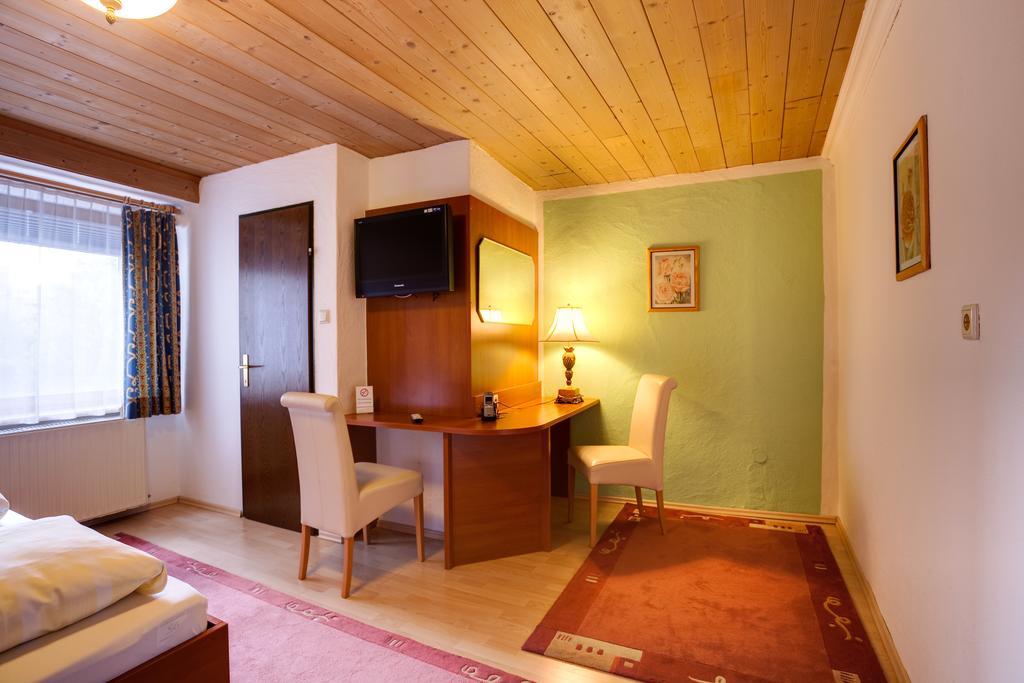 Cityhotel Schwarzer Baer Инсбрук Стая снимка