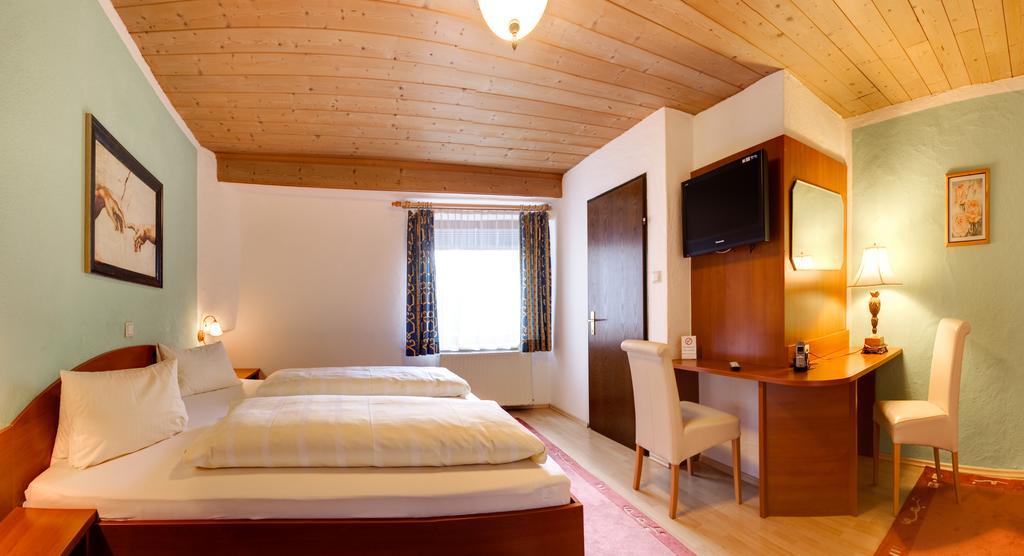 Cityhotel Schwarzer Baer Инсбрук Стая снимка