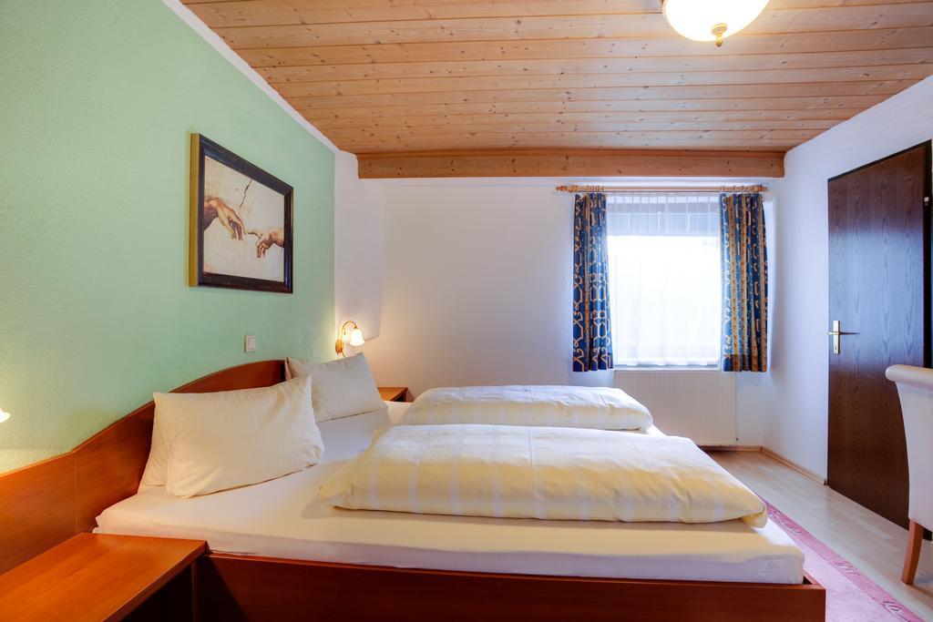 Cityhotel Schwarzer Baer Инсбрук Стая снимка