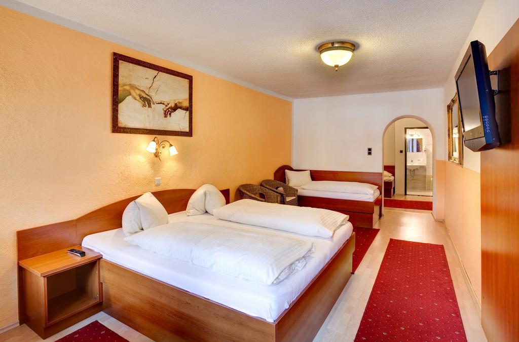 Cityhotel Schwarzer Baer Инсбрук Стая снимка